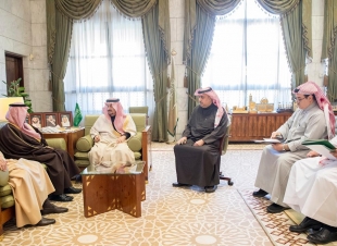سمو أمير ⁧‫الرياض‬⁩ يبحث مع نائب وزير النقل الحلول لمعوقات المشروعات لإنجازها ويجتمع مع مجلس ادارة جمعية البر 